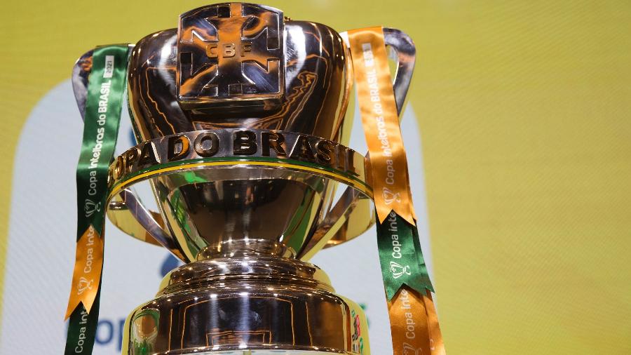 Troféu da Copa do Brasil exibido no sorteio das oitavas de final | Imagem: Amanda Paiva/CBF