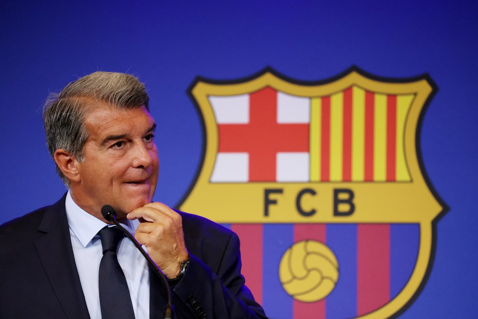 Joan Laporta convocou entrevista coletiva para detalhar situação econômica do Barcelona — Foto: Reuters
