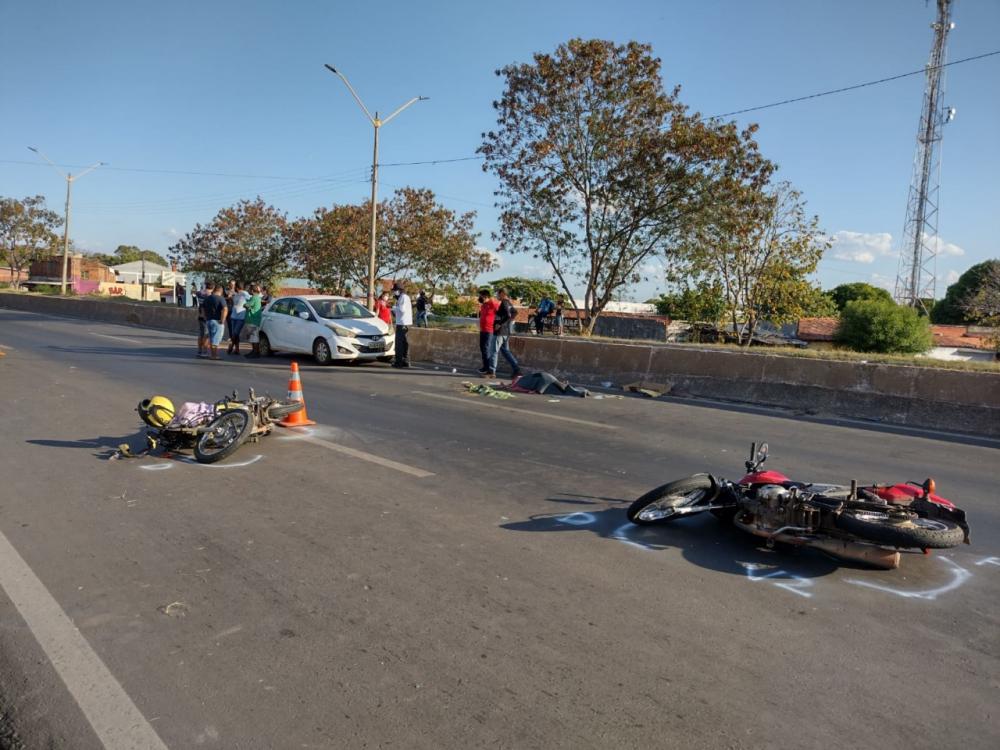 Idoso morre atropelado por moto e duas pessoas ficam feridas na BR-316