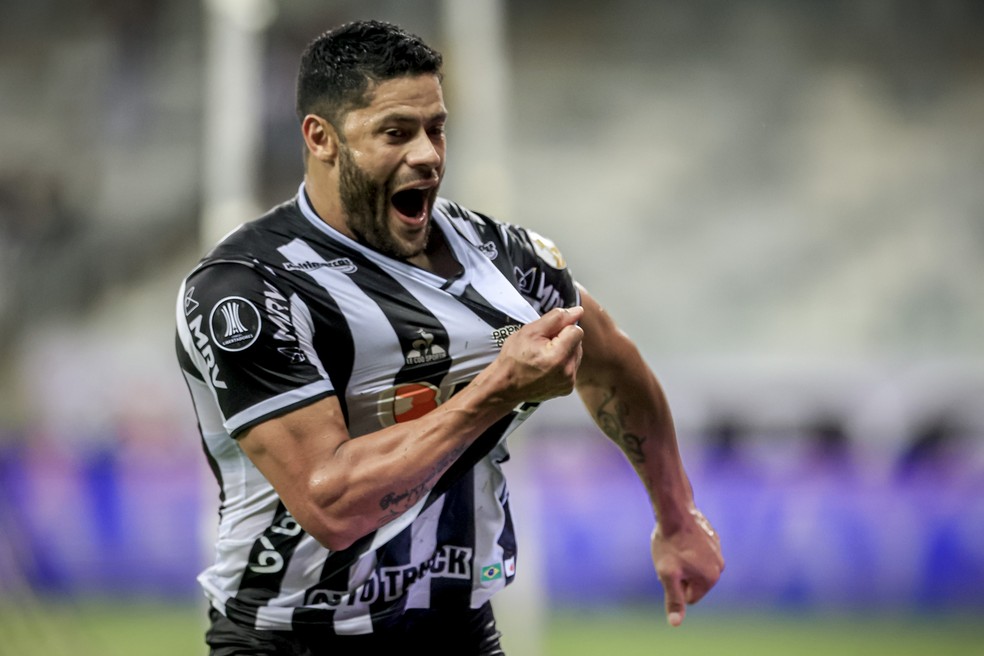 Atacante Hulk comemora gol pelo Atlético, diante do River — Foto: Conmebol