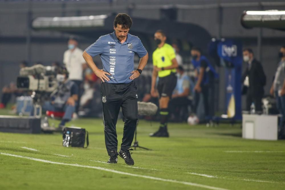 Fernando Diniz disse que deu tudo errado para o Santos contra o Libertad — Foto: Staff Images / CONMEBOL