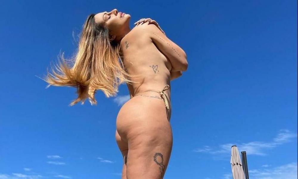 Cleo posa seminua em dia solar Foto: Reprodução/Instagram