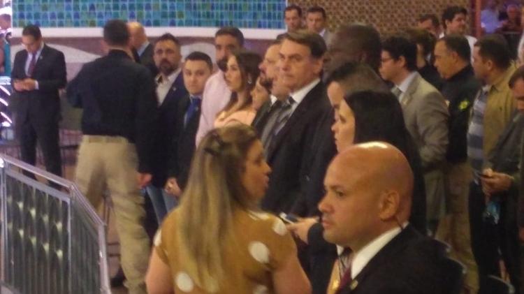 Bolsonaro é vaiado e aplaudido durante missa no santuário de Aparecida (SP)