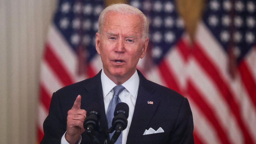 Presidente dos EUA, Joe Biden, afirmou ontem em pronunciamento que iria 'caçar' os terroristas responsáveis pelo ataque em Cabul | Imagem: Leah Millis/Reuters