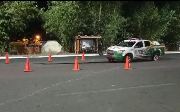 Viatura da Polícia Militar colide com veículo de assaltantes em perseguição na zona Leste