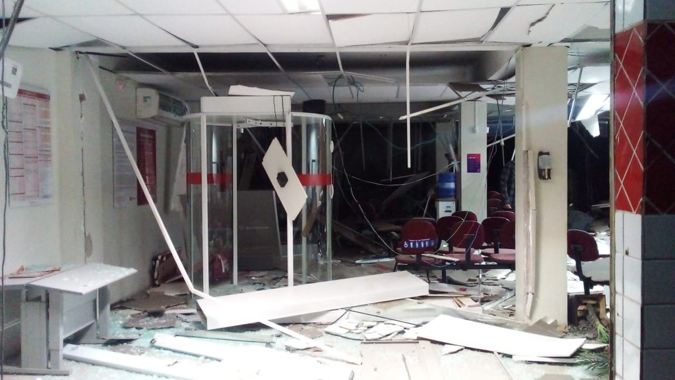Bandidos explodem agência bancária durante assalto em Castelo do Piauí