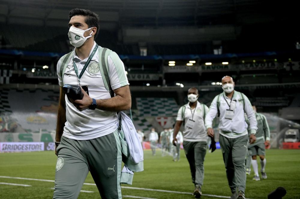 Abel Ferreira na chegada ao Allianz Parque para Palmeiras x São Paulo — Foto: César Greco/Agência Palmeiras