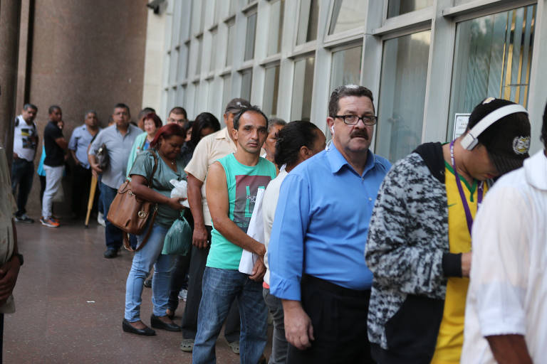 Governo prevê gastar R$ 9,7 bilhões para zerar fila do INSS neste ano 
