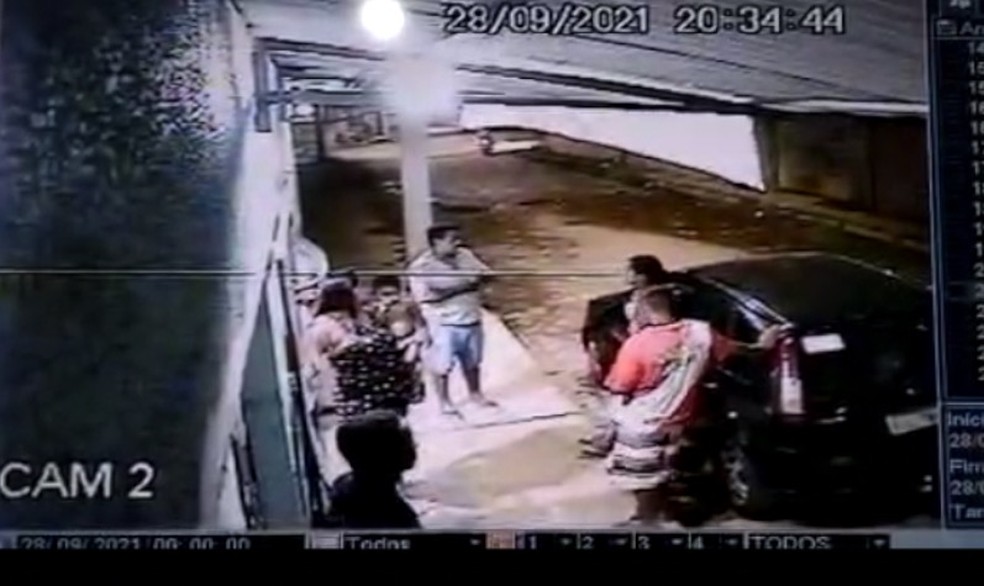 Vídeo mostra momento em que comerciante é baleado durante perseguição da PM