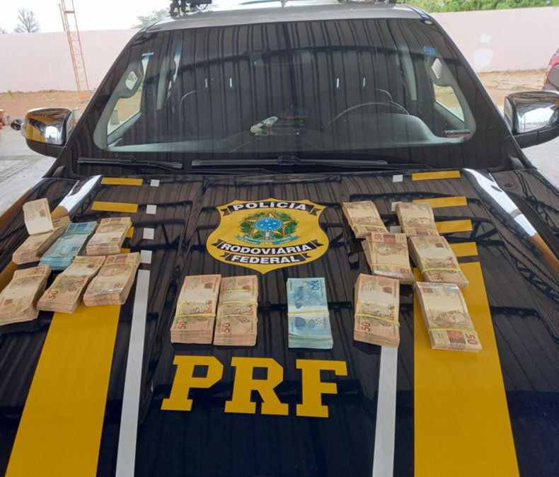 Após cometer infração de trânsito, suspeito é preso com R$ 75 mil em carro