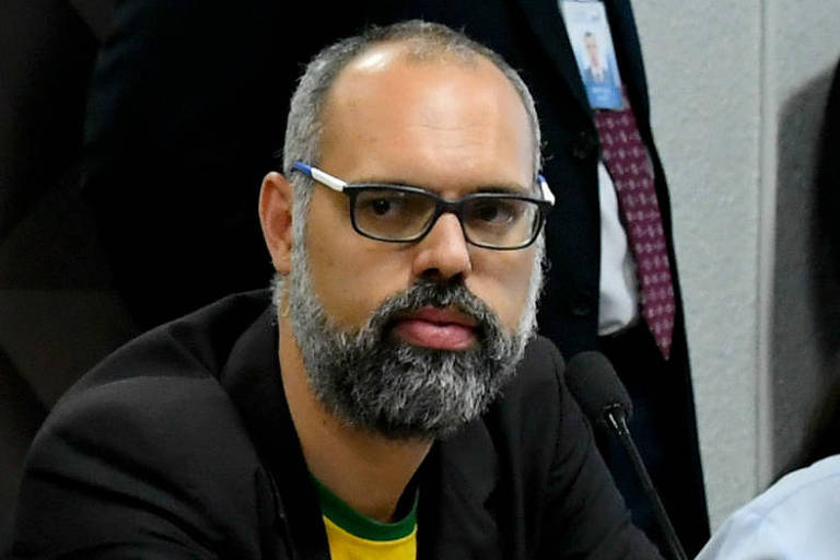 Estagiária do ministro Lewandowski foi informante de blogueiro, indicam mensagens