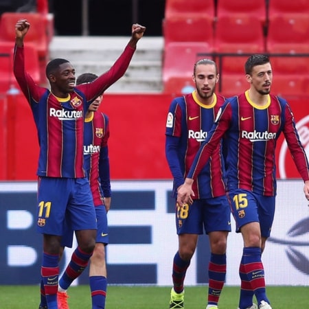 Dembélé comemorando o gol feito pelo Barcelona no Sevilla pela La Liga | Imagem: GettyImages