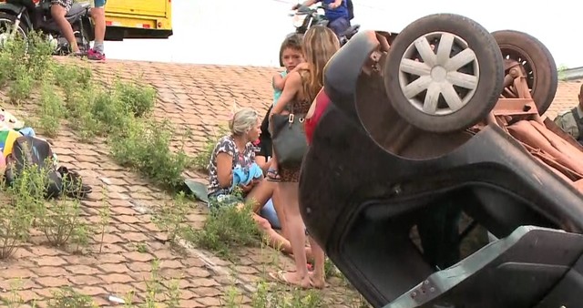 Mulher fica ferida após carro cair de viaduto na Zona Sul de Teresina