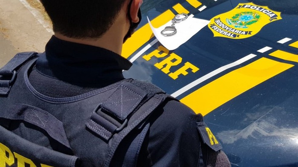 PRF cumpre mandados e prende homem acusado de roubo e homicídio no Piauí