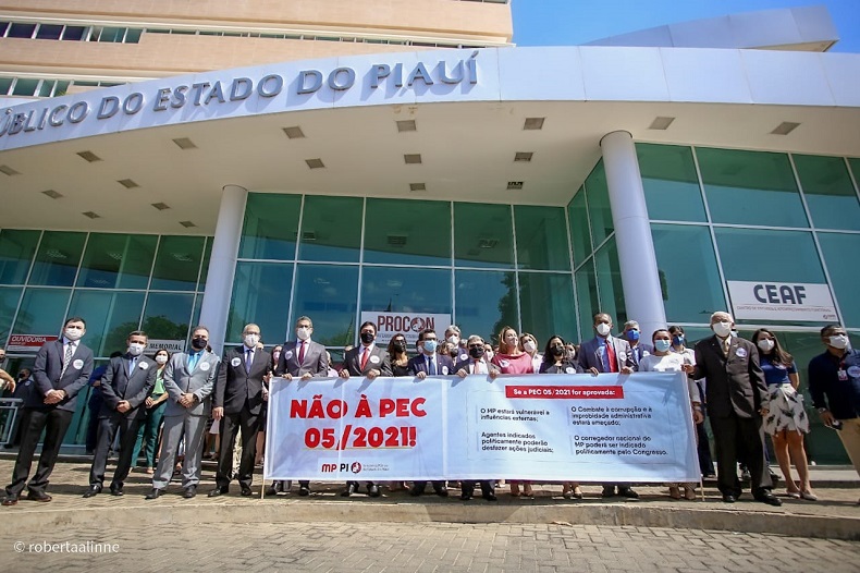 Procuradores protestam contra 