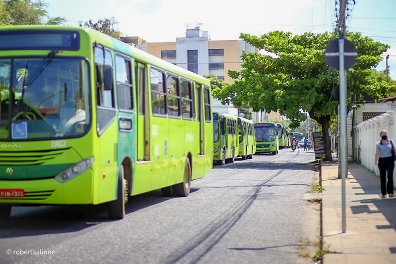 Motoristas de ônibus voltam a paralisar atividades no Centro de Teresina