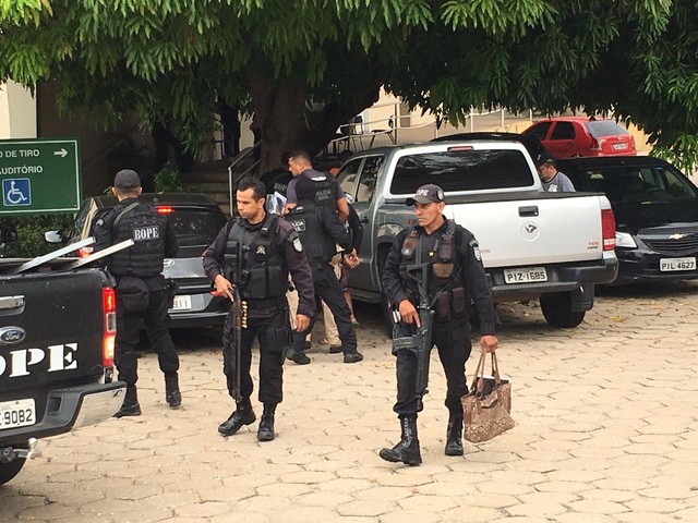 Membros de facção criminosa expõem intenção de matar advogado em áudios 