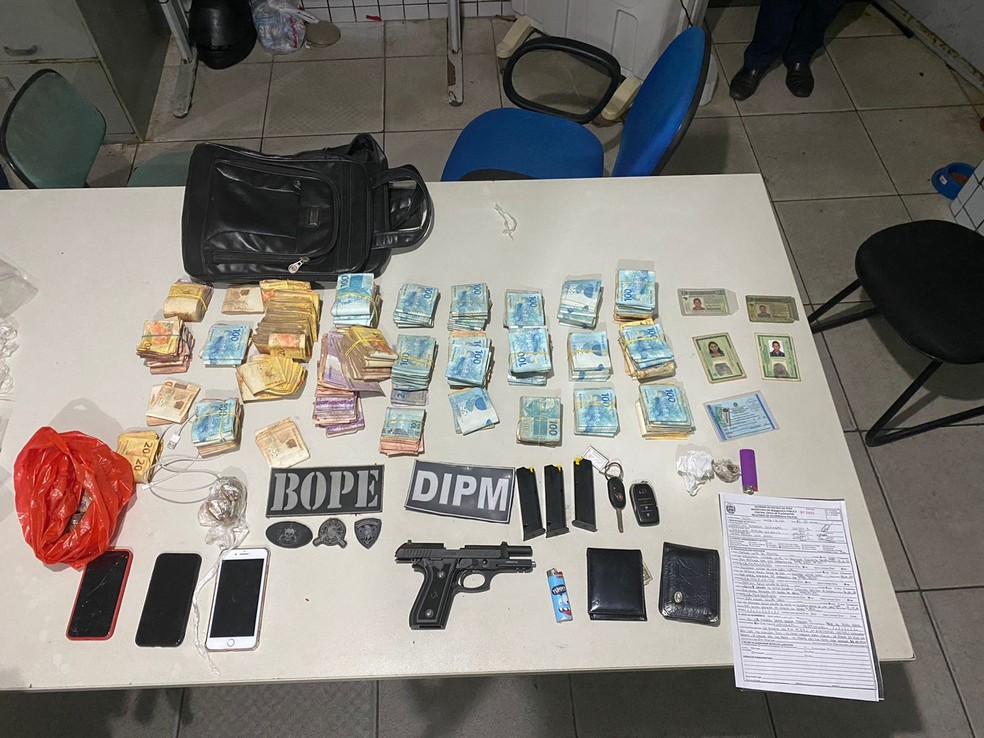 Uma mulher e dois homens são presos com arma, drogas e quase R$ 180 mil