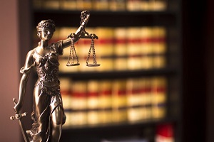 Juiz absolve advogado acusado de 