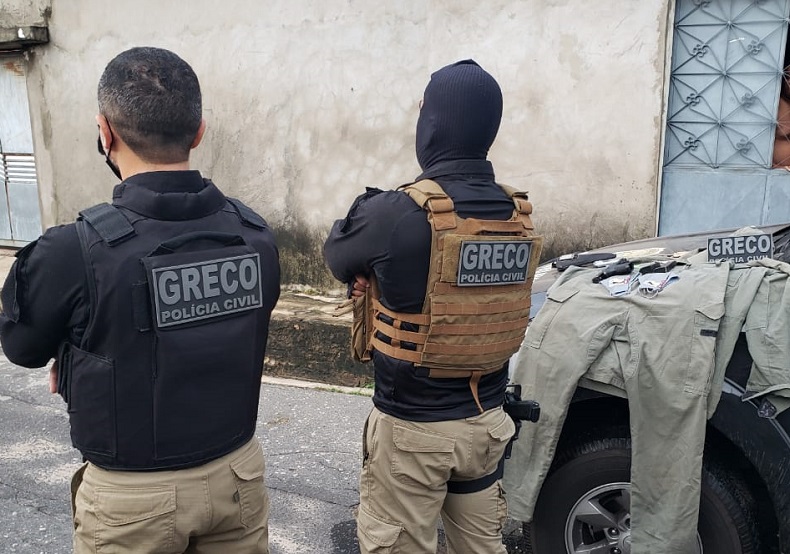 Greco encontra fardamento da Polícia Militar em casa de suspeito de assaltos