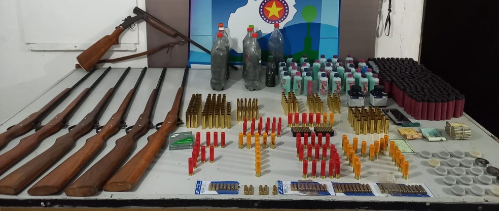 Armas e munições apreendidas pela PM — Foto: Divulgação /PM-PI