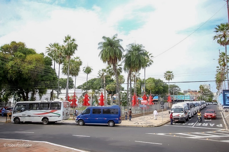Justiça proíbe transporte alternativo intermunicipal e motoristas protestam