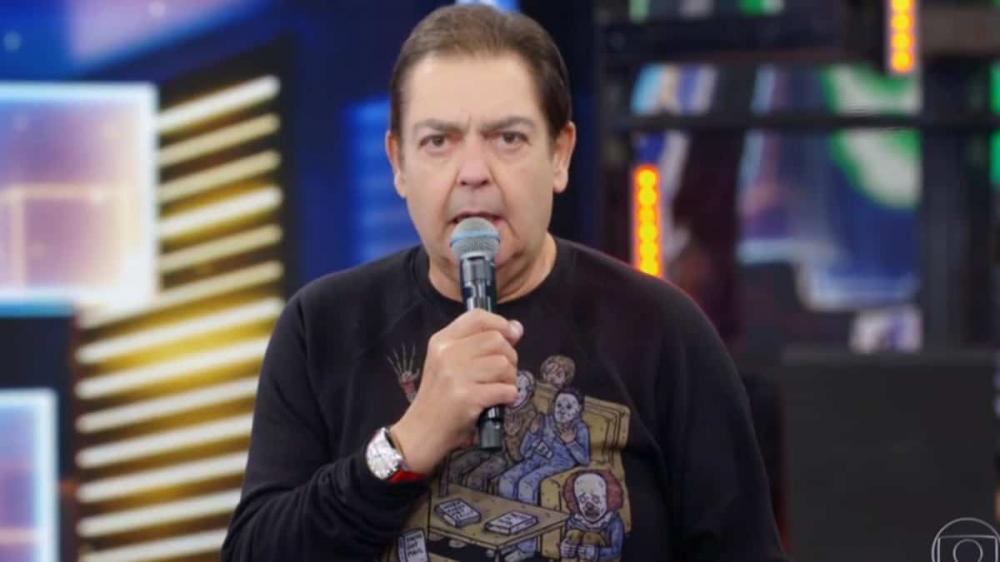 Fausto Silva no comando do Domingão do Faustão; apresentador está vetado de aparecer na Band (Foto: Reprodução/TV Globo)