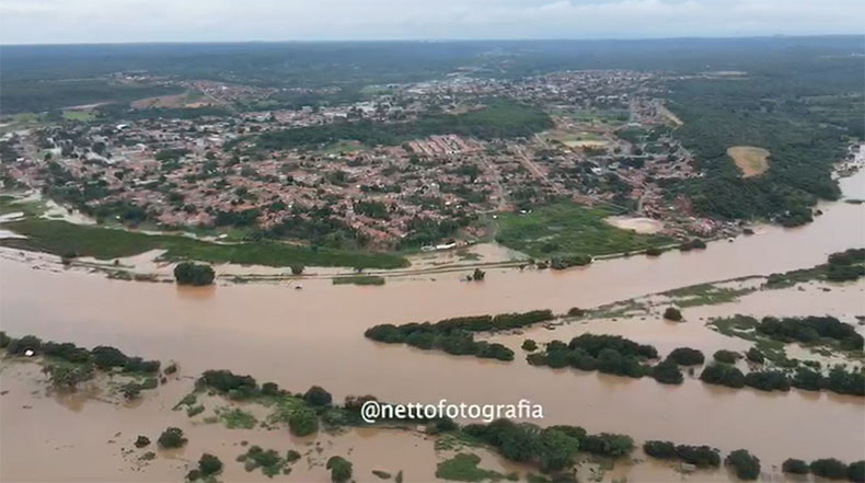Cerca de 2/3 da produção dos cerrados está ilhada após chuvas, diz Aprosoja