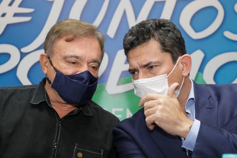 O senador Alvaro Dias e o ex-juiz Sergio Moro, em evento do Podemos - Theo Marques/UOL