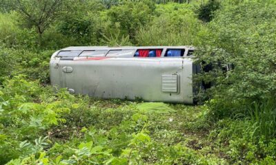 Micro-ônibus tomba e uma mulher morre na BR-316, Sul do Piauí