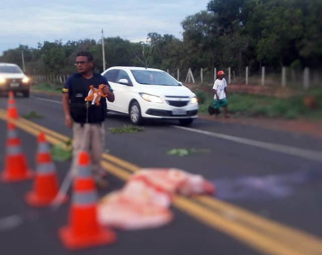  Professora morre após colisão entre caminhonete e moto na BR-343