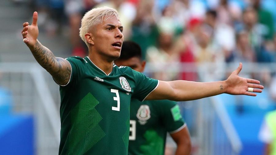Mexicano Carlos Salcedo durante jogo da Copa do Mundo da Rússia | Imagem: REUTERS/Michael Dalder