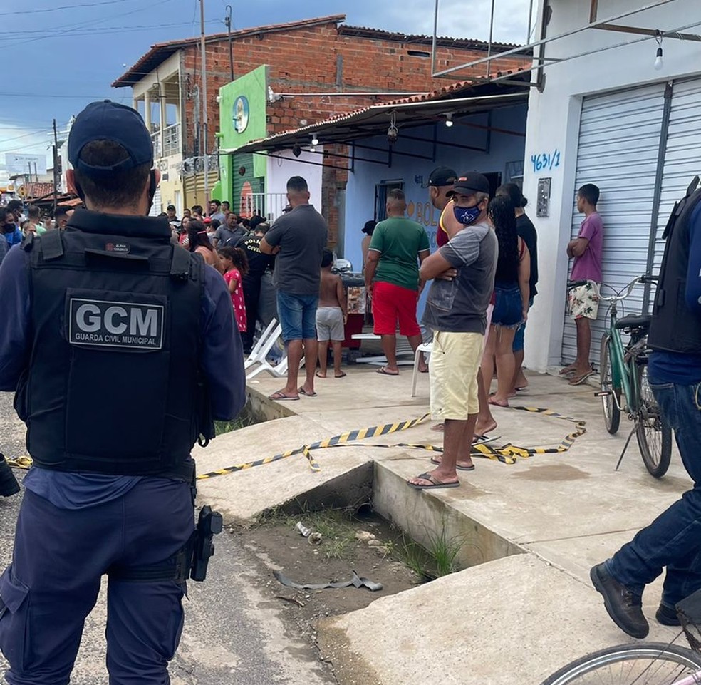 Dono de bar é morto a tiros dentro do estabelecimento da Zona Norte de Teresina
