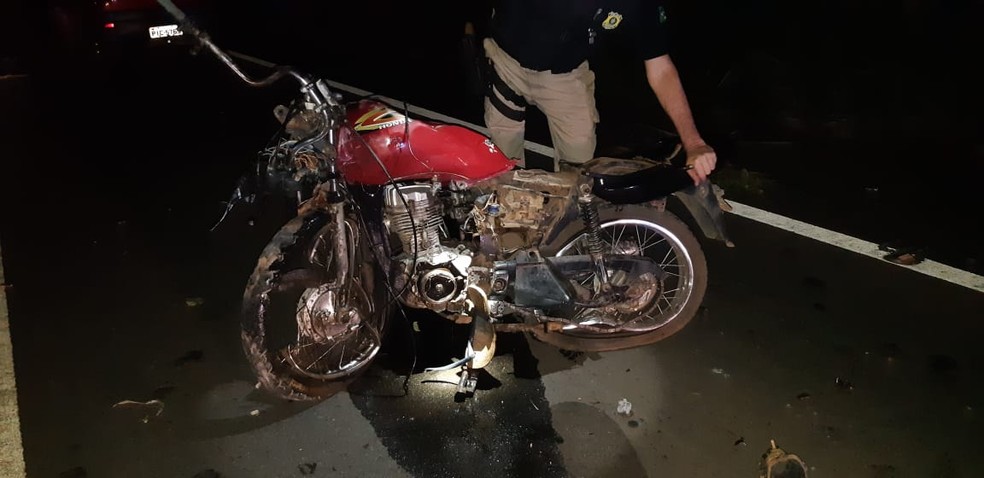 Homem e mulher morrem em grave acidente entre carro e moto na BR-316