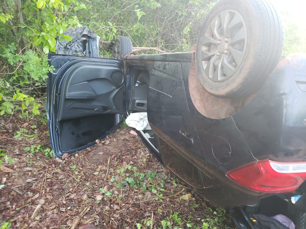 Carro conduzido por vítima de acidente — Foto: Divulgação /Corpo de Bombeiros de Parnaíba