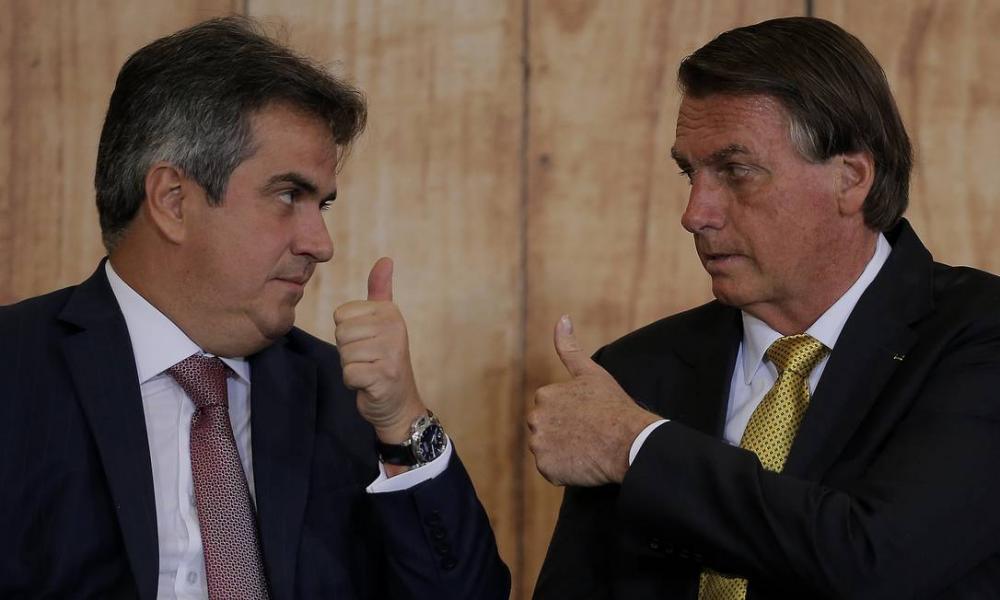 O ministro da Casa Civil, Ciro Nogueira, ao lado do presidente Jair Bolsonaro: Centrão controla quase R$ 150 bilhões no governo | Foto: Cristiano Mariz / Agência O Globo/13-12-2021
