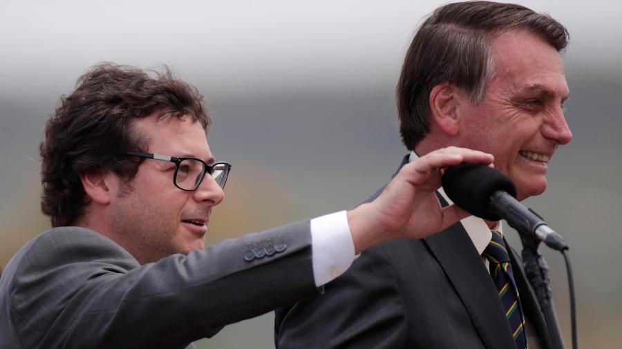Na Secom, Bolsonaro se queima junto com o assessor 
