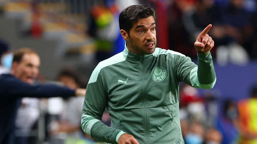 Abel Ferreira comanda o Palmeiras na final do Mundial de Clubes contra o Chelsea | Imagem: Giuseppe CACACE / AFP