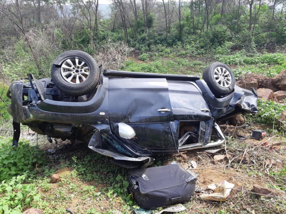 Mulher é encontrada viva 2 dias após acidente de carro; 3 morreram