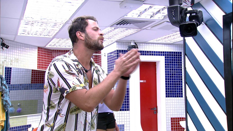 Gustavo discute com Larissa no 'BBB 22' — Foto: Globo