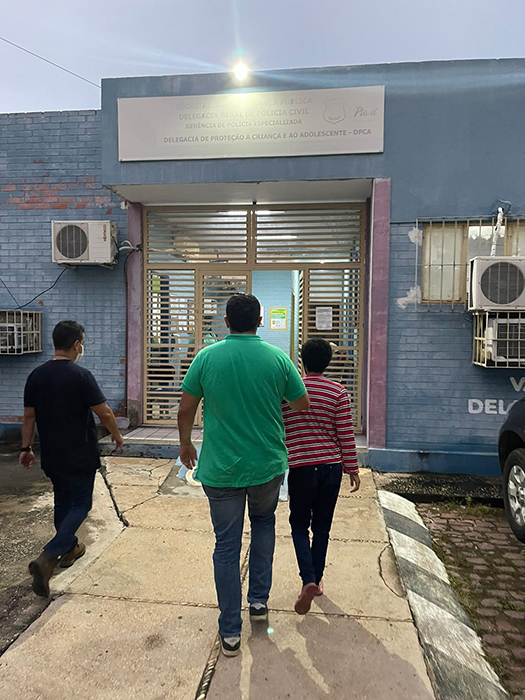 Pai, mãe e avós são presos suspeitos de matar bebê queimado em ritual