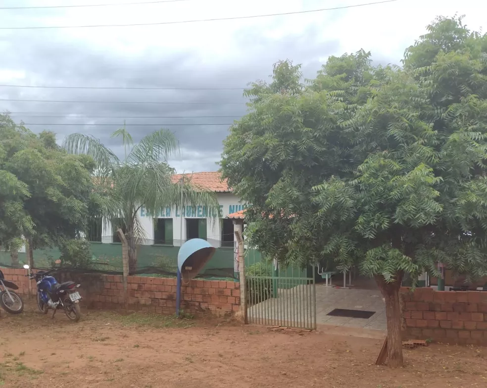 Alunos fazem abaixo-assinado para pedir ônibus escolar à prefeito de São João da Varjota, no Sul do Piauí — Foto: Tayná Vieira