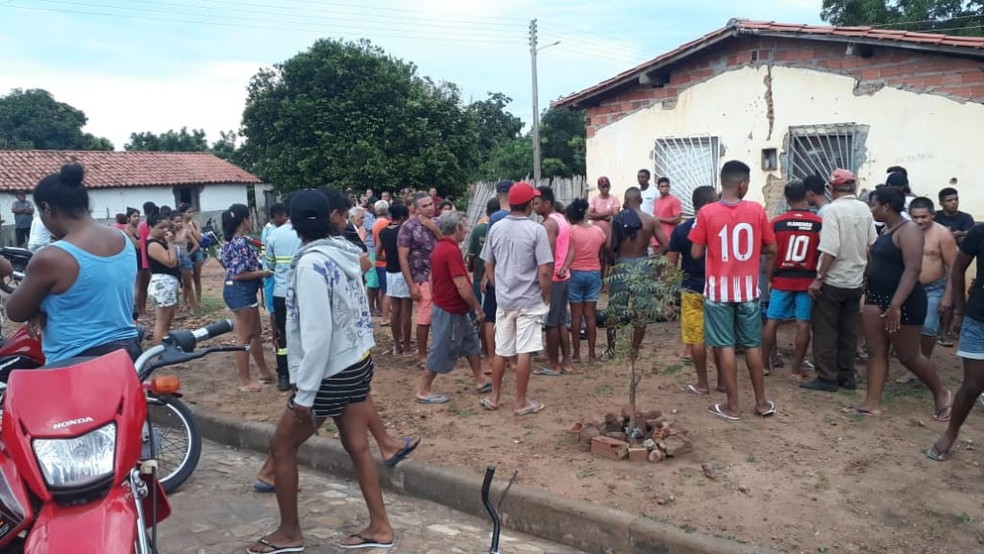 Homem é morto com 5 tiros de espingarda em casa de desafeto