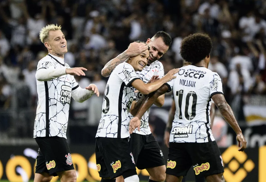 Gol de Adson em Corinthians x Ponte Preta — Foto: Marcos Ribolli