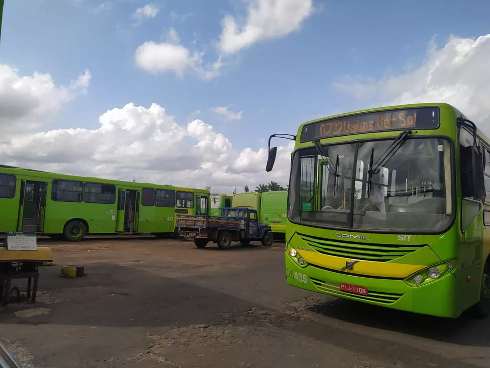 Motoristas e cobradores de ônibus entram em greve em Teresina