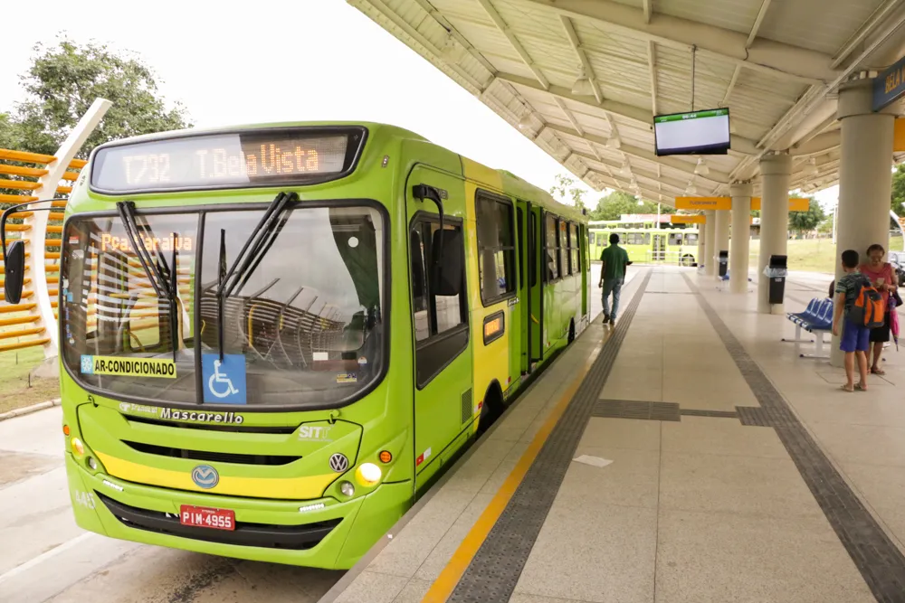 Greve no transporte entra no 4º dia em Teresina e passageiros enfrentam dificuldades