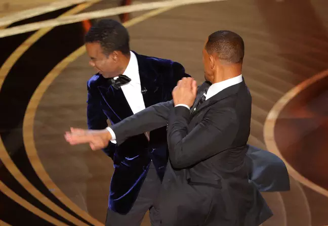 Will Smith dá um soco em Chris Rock durante Oscar 2022 | Foto: Reuters