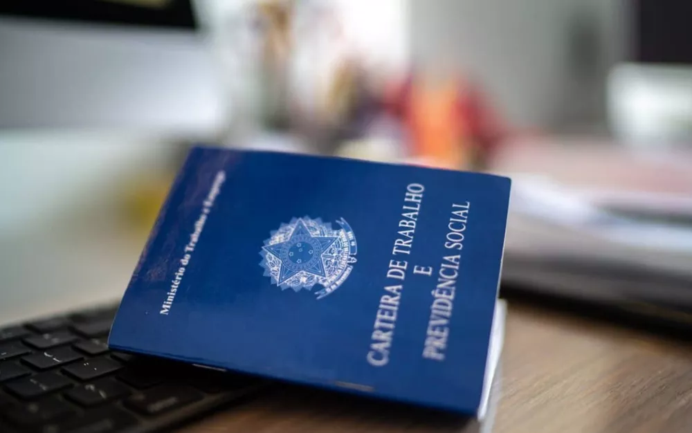 Carteira de trabalho; taxa de desemprego do Brasil deve ficar entre as maiores do mundo em 2022 — Foto: Divulgação/Prefeitura de Aparecida de Goiânia
