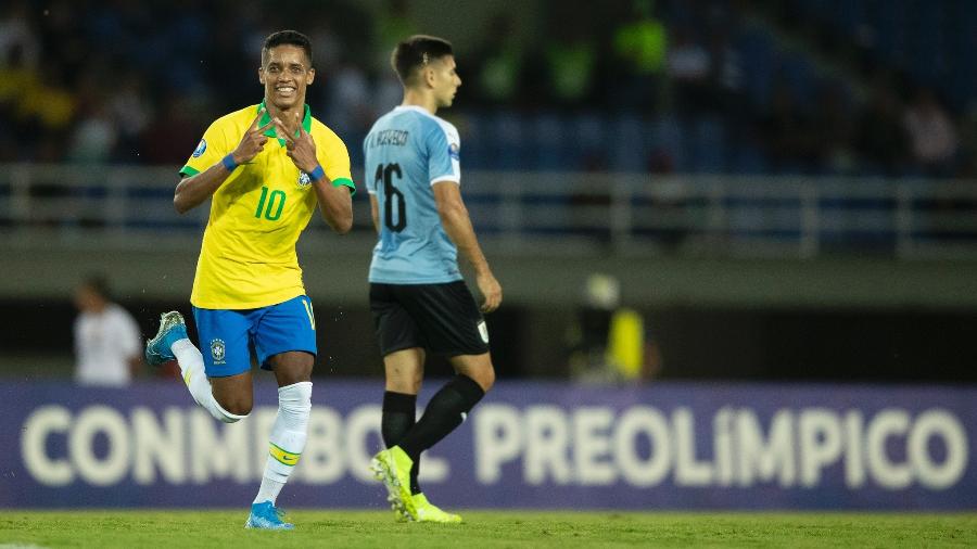 Brasil domina o Uruguai, vence com golaço de Pepê e encaminha classificação