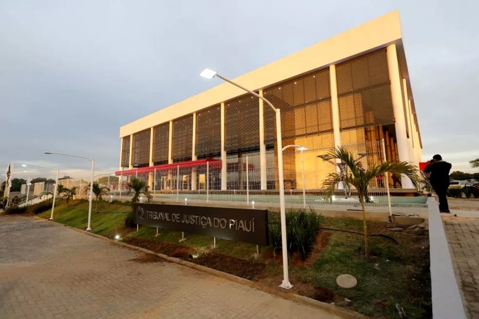 Justiça mantém ilegalidade da greve dos professores de Teresina